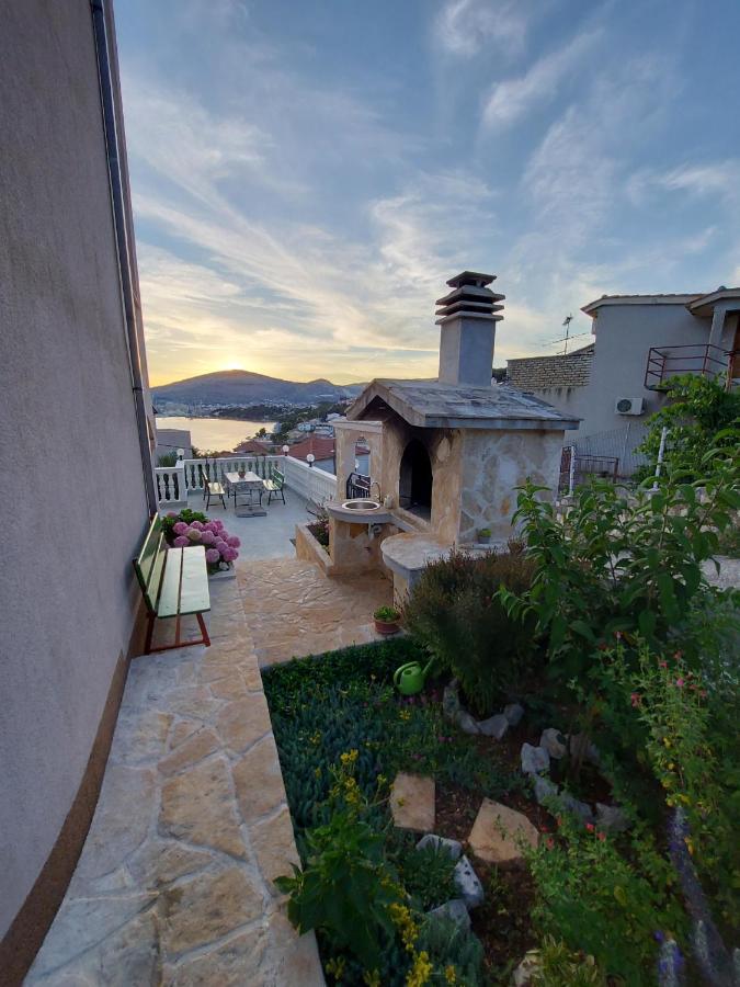Apartments Gracia & Toni Trogir Exterior photo